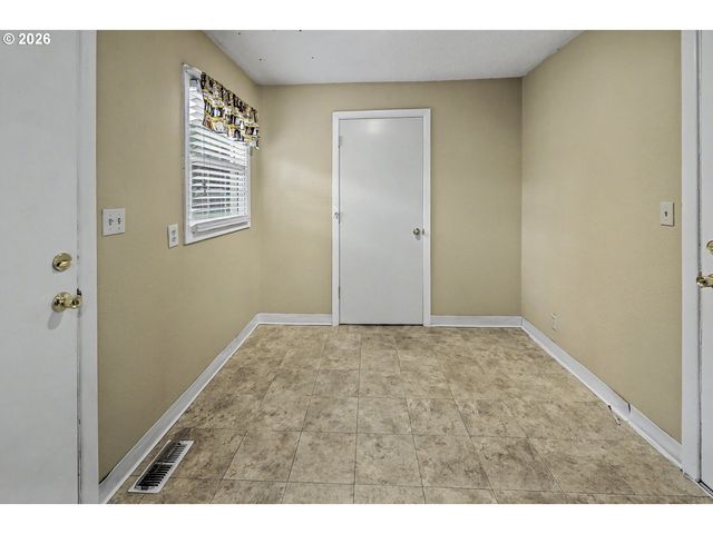 2100 WAHCLELLAH Ave, Vancouver, WA 98661