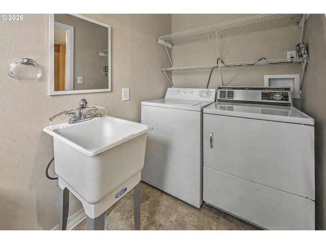 2100 WAHCLELLAH Ave, Vancouver, WA 98661