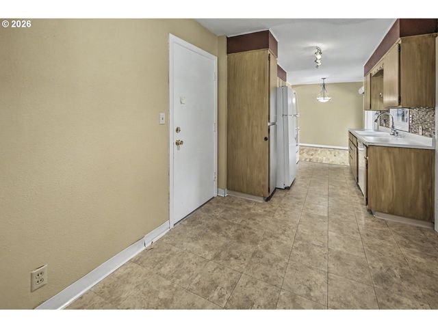 2100 WAHCLELLAH Ave, Vancouver, WA 98661