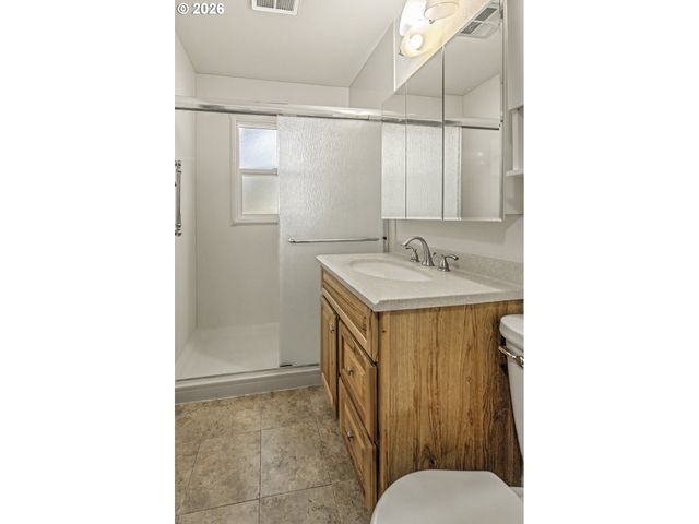 2100 WAHCLELLAH Ave, Vancouver, WA 98661