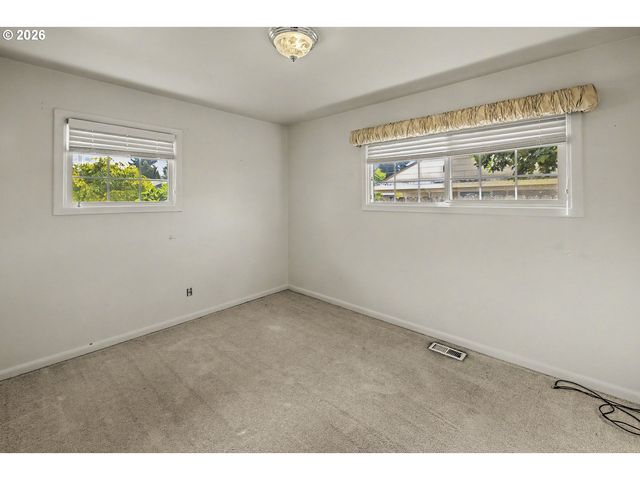 2100 WAHCLELLAH Ave, Vancouver, WA 98661