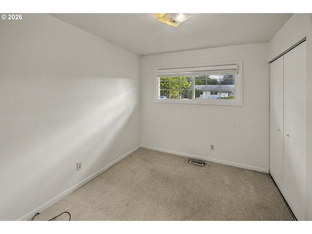 2100 WAHCLELLAH Ave, Vancouver, WA 98661