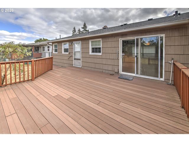 2100 WAHCLELLAH Ave, Vancouver, WA 98661