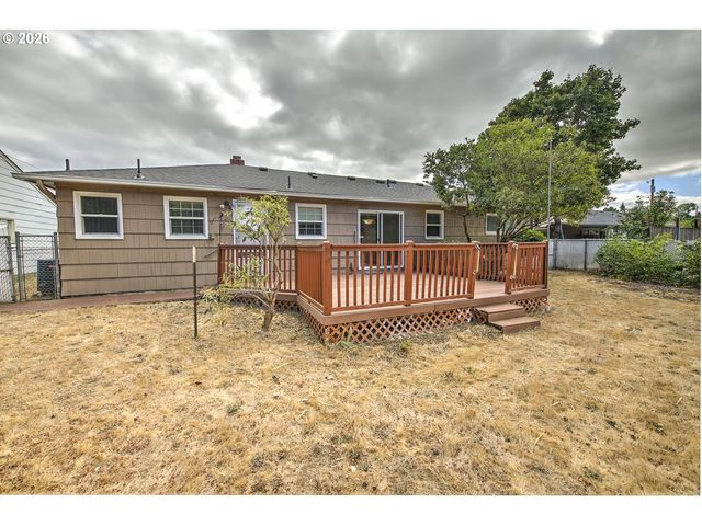 2100 WAHCLELLAH Ave, Vancouver, WA 98661