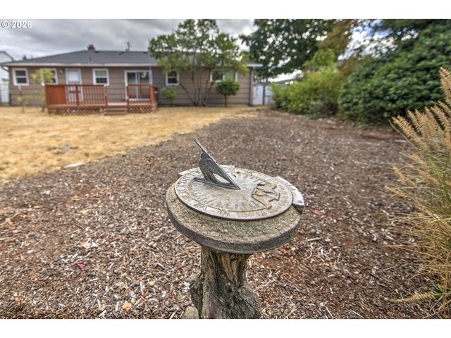 2100 WAHCLELLAH Ave, Vancouver, WA 98661