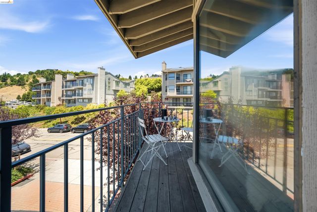 3 Windward Hl, Oakland, CA 94618