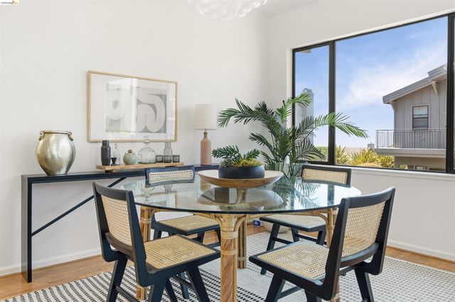 3 Windward Hl, Oakland, CA 94618