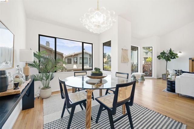 3 Windward Hl, Oakland, CA 94618