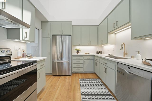 3 Windward Hl, Oakland, CA 94618