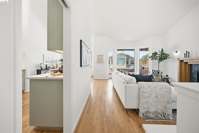 3 Windward Hl, Oakland, CA 94618