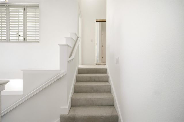 3 Windward Hl, Oakland, CA 94618