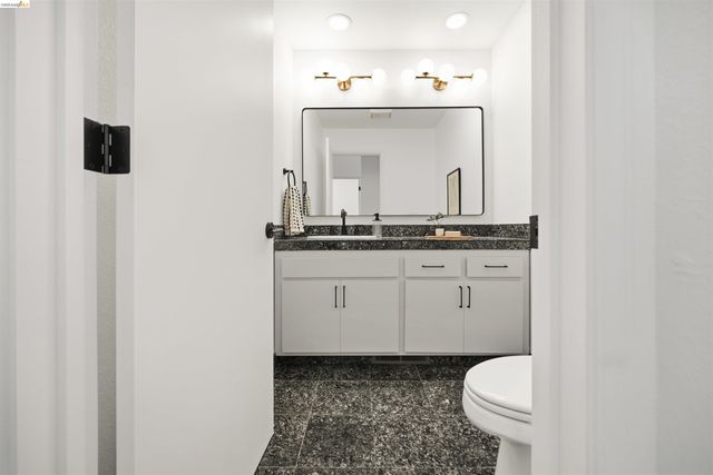 3 Windward Hl, Oakland, CA 94618