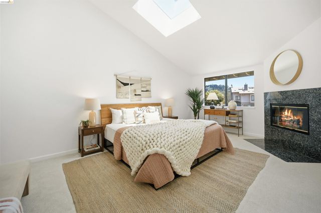 3 Windward Hl, Oakland, CA 94618