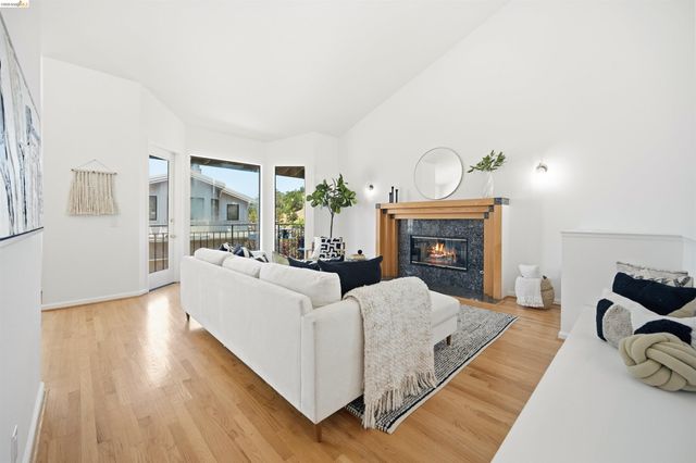 3 Windward Hl, Oakland, CA 94618