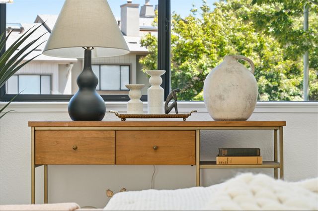 3 Windward Hl, Oakland, CA 94618