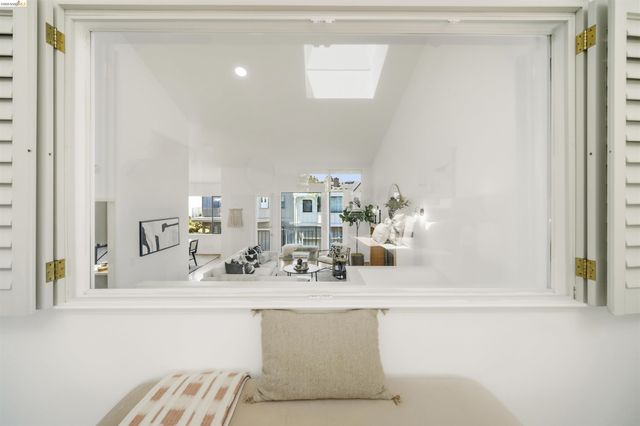 3 Windward Hl, Oakland, CA 94618