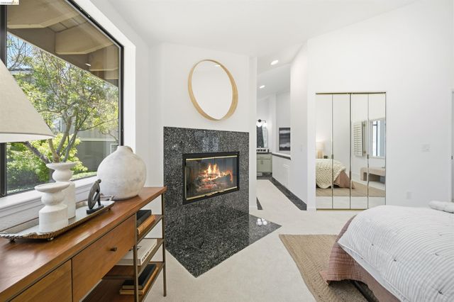 3 Windward Hl, Oakland, CA 94618