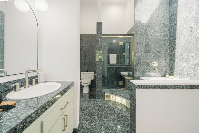 3 Windward Hl, Oakland, CA 94618