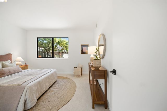 3 Windward Hl, Oakland, CA 94618
