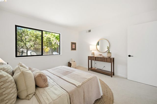 3 Windward Hl, Oakland, CA 94618