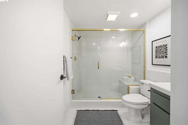 3 Windward Hl, Oakland, CA 94618