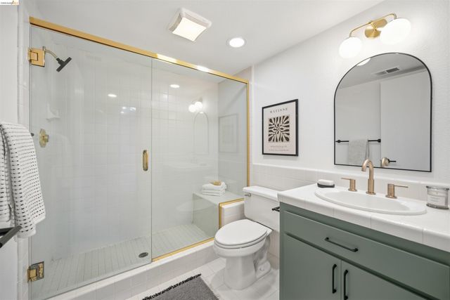 3 Windward Hl, Oakland, CA 94618