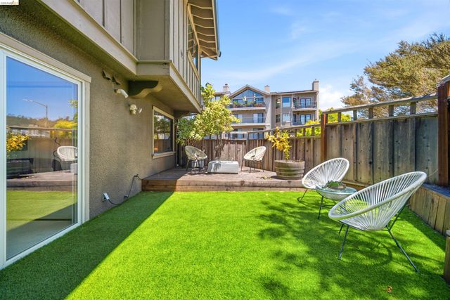 3 Windward Hl, Oakland, CA 94618