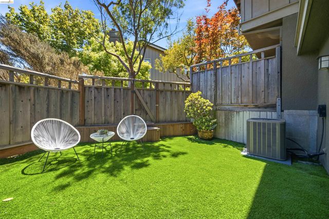 3 Windward Hl, Oakland, CA 94618