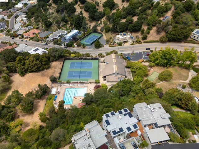 3 Windward Hl, Oakland, CA 94618