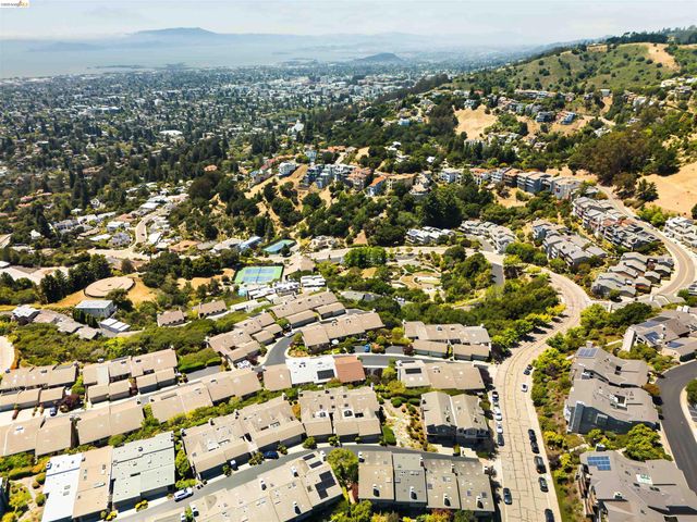 3 Windward Hl, Oakland, CA 94618