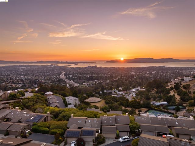 3 Windward Hl, Oakland, CA 94618
