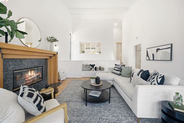 3 Windward Hl, Oakland, CA 94618