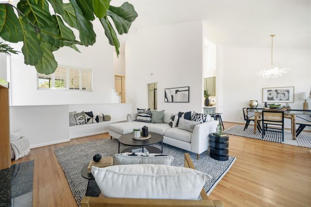 3 Windward Hl, Oakland, CA 94618