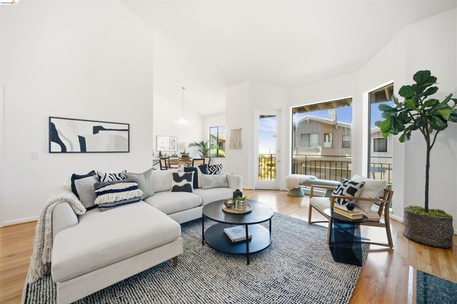 3 Windward Hl, Oakland, CA 94618