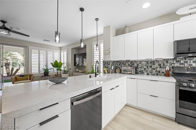 10232 Roma Madre Avenue, Las Vegas, NV 89135