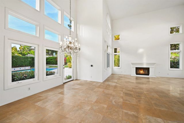 516 Camino Bailen, Escondido, CA 92029