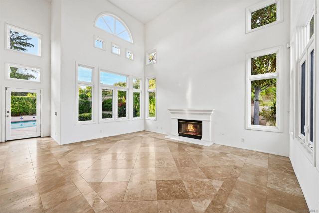 516 Camino Bailen, Escondido, CA 92029