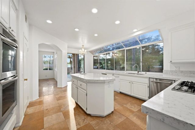 516 Camino Bailen, Escondido, CA 92029