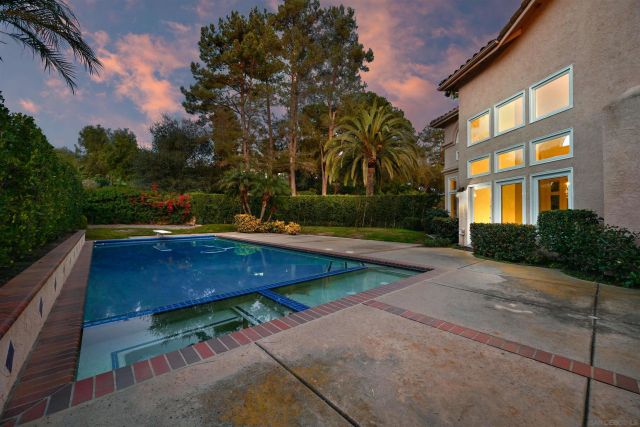 516 Camino Bailen, Escondido, CA 92029