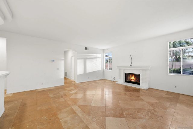 516 Camino Bailen, Escondido, CA 92029