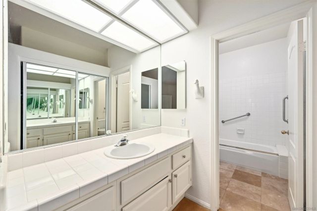 516 Camino Bailen, Escondido, CA 92029