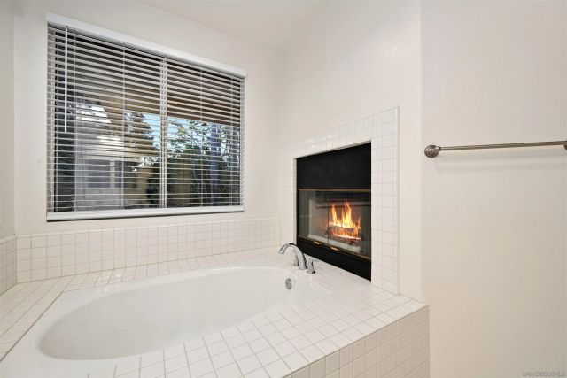 516 Camino Bailen, Escondido, CA 92029