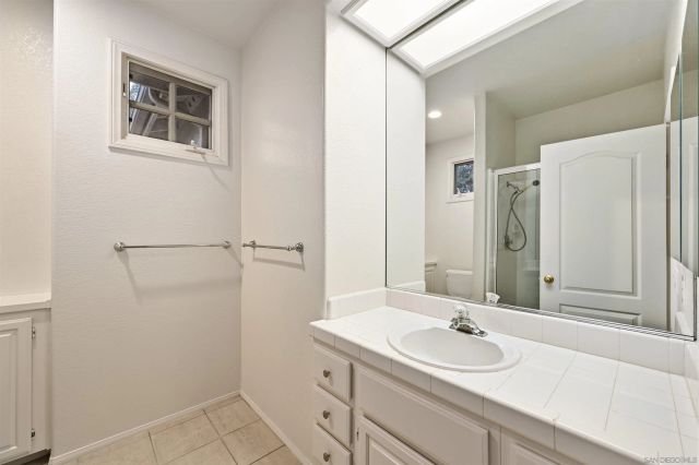 516 Camino Bailen, Escondido, CA 92029