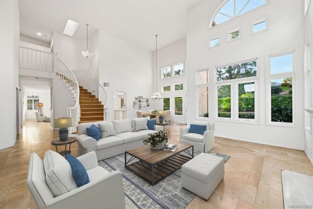 516 Camino Bailen, Escondido, CA 92029