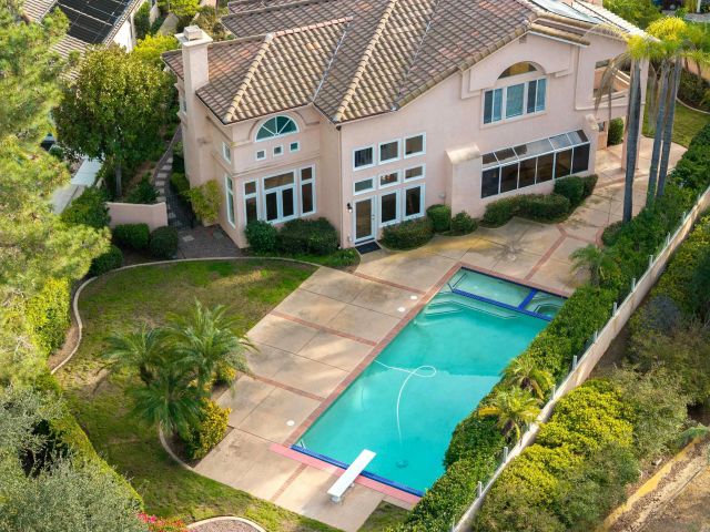 516 Camino Bailen, Escondido, CA 92029