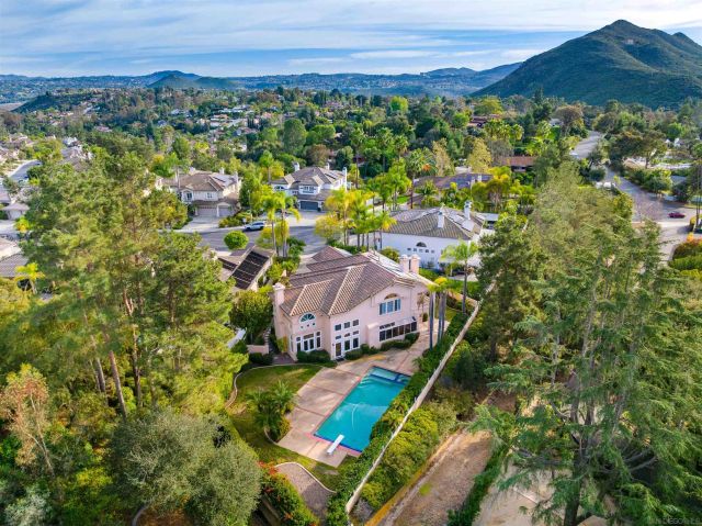 516 Camino Bailen, Escondido, CA 92029