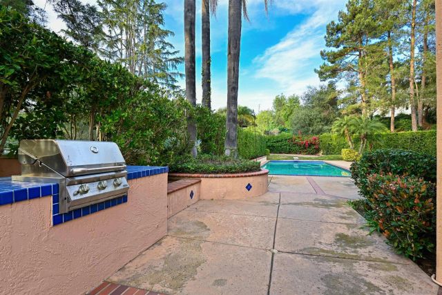 516 Camino Bailen, Escondido, CA 92029