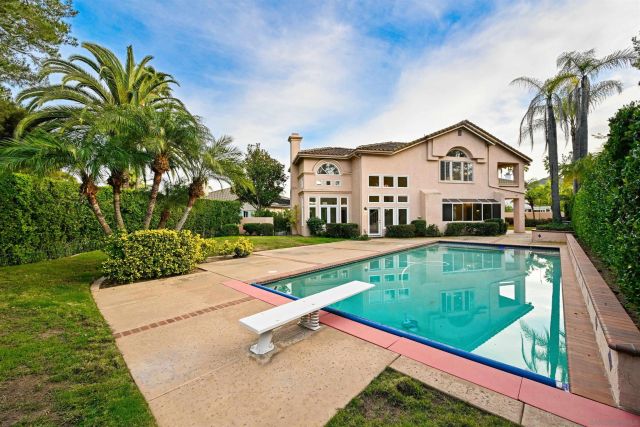 516 Camino Bailen, Escondido, CA 92029