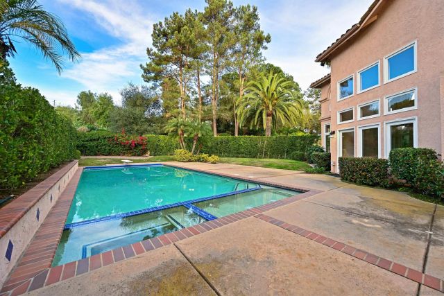 516 Camino Bailen, Escondido, CA 92029