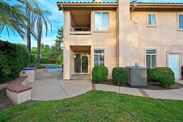 516 Camino Bailen, Escondido, CA 92029